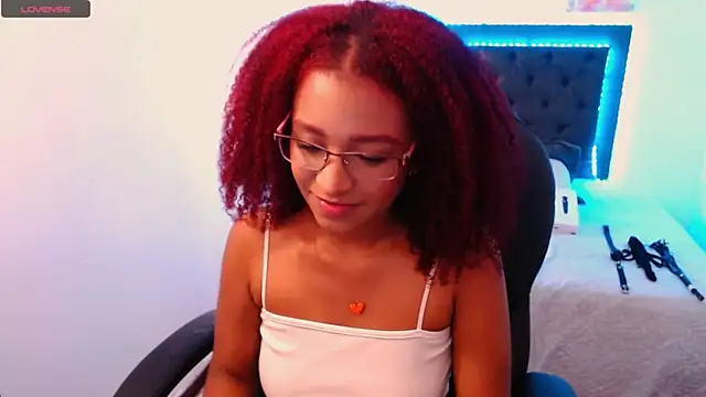 Snapshot of Lorena_Vieira_ chatting on January 13, 2025, 4:51 pm Lorena Vieira  online show from January 13, 2025, 4:51 pm