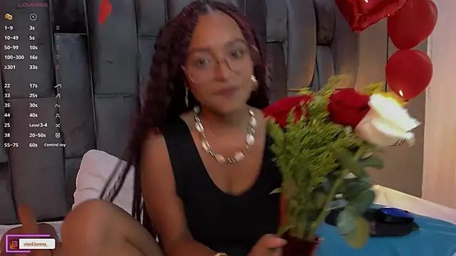 Snapshot of Lorena_Vieira_ chatting on February 15, 2025, 8:33 pm Lorena Vieira  online show from February 15, 2025, 8:33 pm