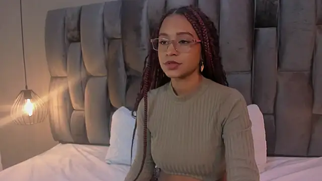 Snapshot of Lorena_Vieira_ chatting on March 7, 2025, 6:54 pm Lorena Vieira  online show from March 7, 2025, 6:54 pm