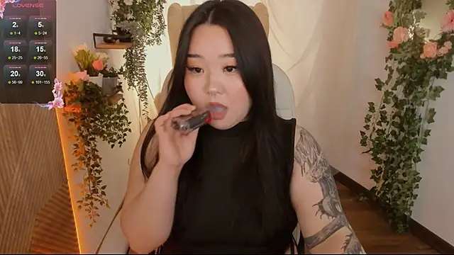 Snapshot of mei_honey_ chatting on January 25, 2025, 4:57 pm mei honey  online show from January 25, 2025, 4:57 pm