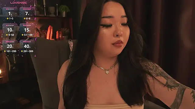 Snapshot of mei_honey_ chatting on October 14, 2025, 10:10 pm mei honey  online show from October 14, 2025, 10:10 pm