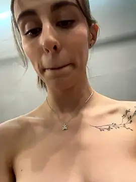 HellPeach online show from December 6, 2024, 9:13 pm