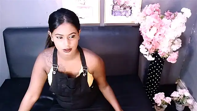 Snapshot of Littleindianmilf chatting on February 25, 2025, 7:52 am Littleindianmilf online show from February 25, 2025, 7:52 am