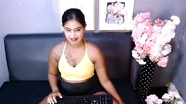 Snapshot of Littleindianmilf chatting on February 25, 2025, 11:19 am Littleindianmilf online show from February 25, 2025, 11:19 am