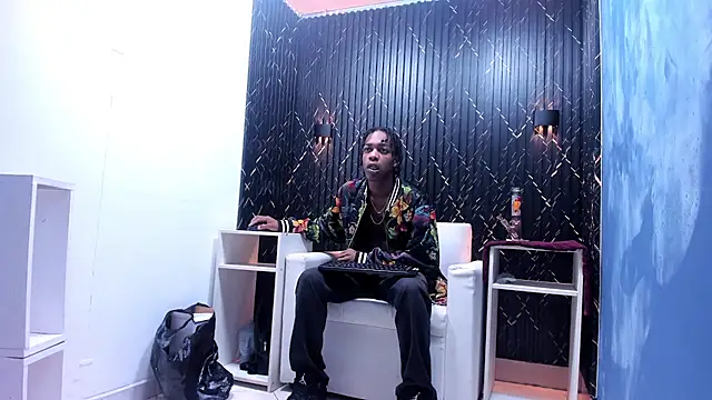 Snapshot of LarryCollin chatting on February 12, 2025, 3:18 am LarryCollin online show from February 12, 2025, 3:18 am