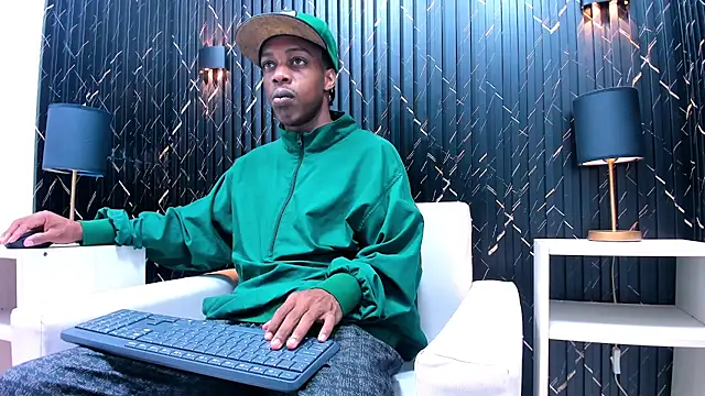 Snapshot of LarryCollin chatting on February 26, 2025, 1:53 am LarryCollin online show from February 26, 2025, 1:53 am
