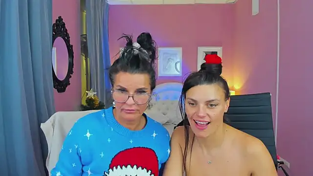 Snapshot of EricaAndPenelopa chatting on December 15, 2024, 5:34 am EricaAndPenelopa online show from December 15, 2024, 5:34 am