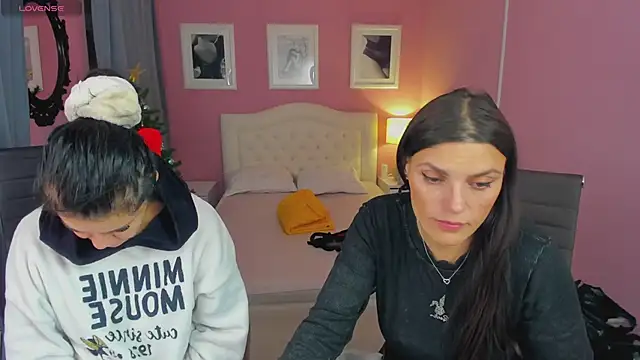 Snapshot of EricaAndPenelopa chatting on January 4, 2025, 5:16 am EricaAndPenelopa online show from January 4, 2025, 5:16 am