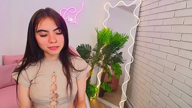 Snapshot of Roxanne_tay chatting on December 11, 2024, 9:41 am Roxanne tay online show from December 11, 2024, 9:41 am