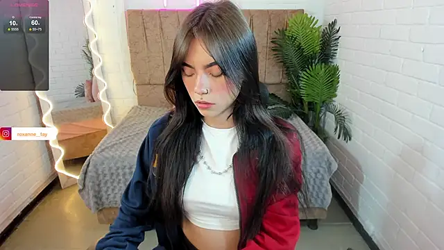 Snapshot of Roxanne_tay chatting on January 14, 2025, 7:21 pm Roxanne tay online show from January 14, 2025, 7:21 pm