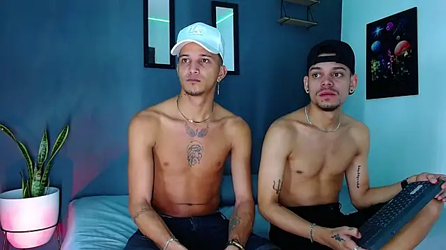 Snapshot of Friendsofeverything_ chatting on December 2, 2024, 12:29 pm Friendsofeverything  online show from December 2, 2024, 12:29 pm