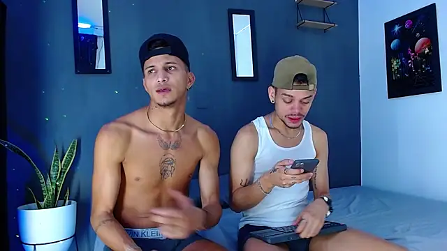 Snapshot of Friendsofeverything_ chatting on December 7, 2024, 3:19 pm Friendsofeverything  online show from December 7, 2024, 3:19 pm