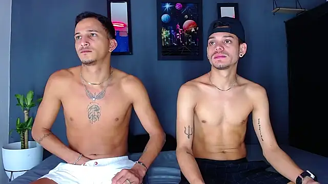 Snapshot of Friendsofeverything_ chatting on December 12, 2024, 3:05 pm Friendsofeverything  online show from December 12, 2024, 3:05 pm