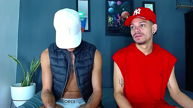 Snapshot of Friendsofeverything_ chatting on December 18, 2024, 12:40 pm Friendsofeverything  online show from December 18, 2024, 12:40 pm