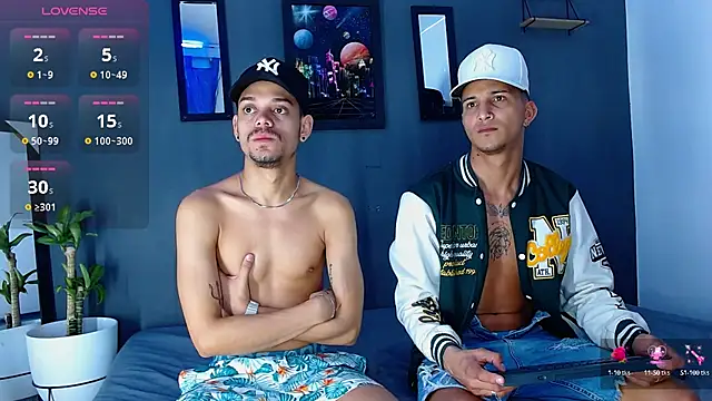 Snapshot of Friendsofeverything_ chatting on December 21, 2024, 12:49 pm Friendsofeverything  online show from December 21, 2024, 12:49 pm