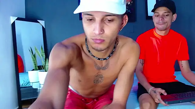 Snapshot of Friendsofeverything_ chatting on December 23, 2024, 4:17 pm Friendsofeverything  online show from December 23, 2024, 4:17 pm