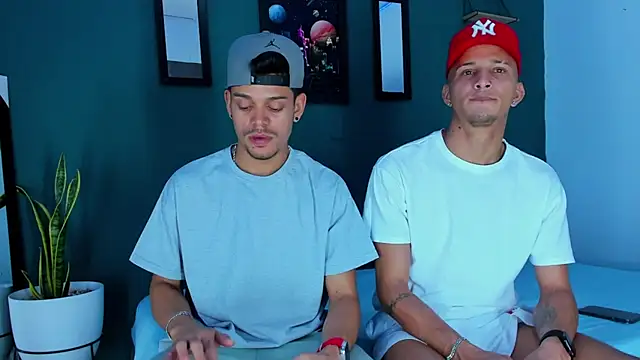 Snapshot of Friendsofeverything_ chatting on March 2, 2025, 11:20 pm Friendsofeverything  online show from March 2, 2025, 11:20 pm