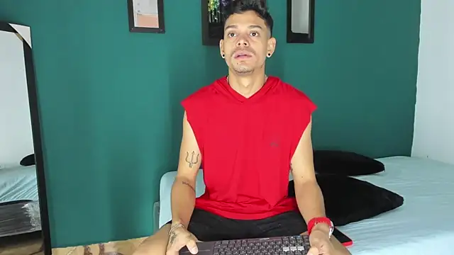 Snapshot of Friendsofeverything_ chatting on March 6, 2025, 1:14 pm Friendsofeverything  online show from March 6, 2025, 1:14 pm