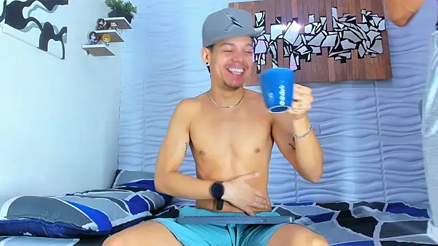 Snapshot of Friendsofeverything_ chatting on September 24, 2025, 1:36 pm Friendsofeverything  online show from September 24, 2025, 1:36 pm