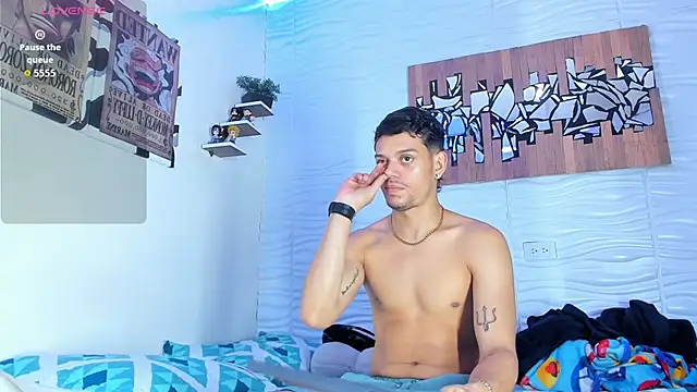 Snapshot of Friendsofeverything_ chatting on October 8, 2025, 11:13 pm Friendsofeverything  online show from October 8, 2025, 11:13 pm