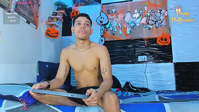 Snapshot of Friendsofeverything_ chatting on October 22, 2025, 12:49 pm Friendsofeverything  online show from October 22, 2025, 12:49 pm