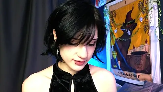 Snapshot of dark_vamp_ chatting on December 19, 2024, 10:21 pm dark vamp  online show from December 19, 2024, 10:21 pm