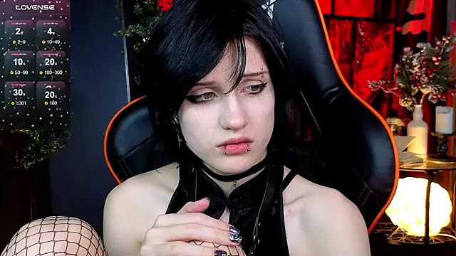 Snapshot of dark_vamp_ chatting on December 21, 2024, 4:19 am dark vamp  online show from December 21, 2024, 4:19 am