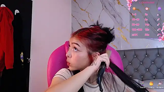 Snapshot of pettit_courtny chatting on February 11, 2025, 7:38 pm pettit courtny online show from February 11, 2025, 7:38 pm