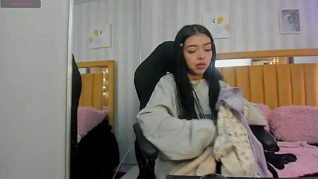 Snapshot of pettit_courtny chatting on October 1, 2025, 8:15 pm pettit courtny online show from October 1, 2025, 8:15 pm