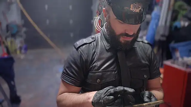 leatherpupmtl online show from October 24, 2025, 8:44 am