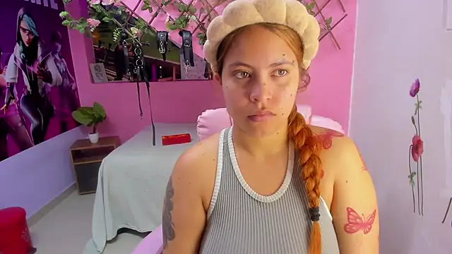 Snapshot of marcellaa303av chatting on October 12, 2025, 12:42 am marcellaa303av online show from October 12, 2025, 12:42 am