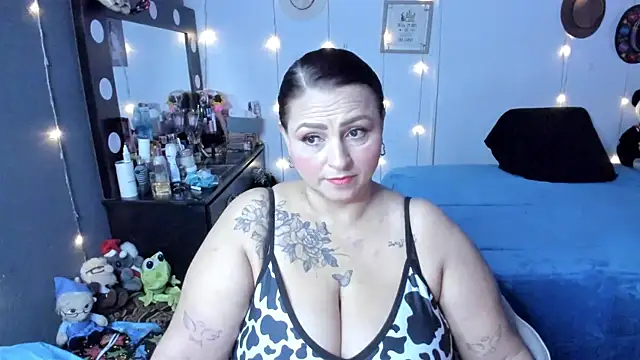 Snapshot of Ivonnee__ chatting on October 20, 2025, 10:49 am Ivonnee online show from October 20, 2025, 10:49 am