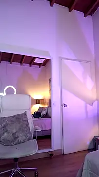 Snapshot of DaniRousse chatting on January 20, 2025, 11:32 pm DaniRousse online show from January 20, 2025, 11:32 pm