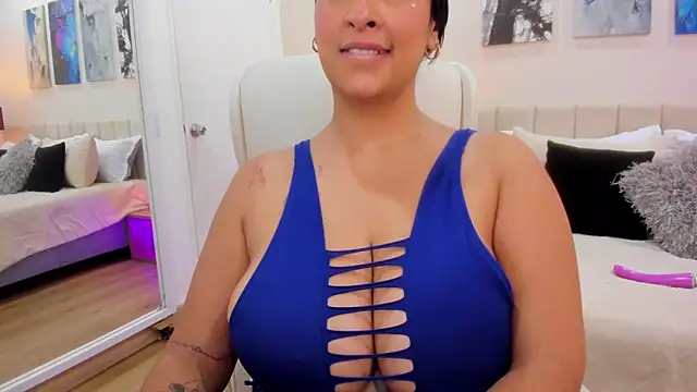 Snapshot of DaniRousse chatting on September 20, 2025, 2:18 pm DaniRousse online show from September 20, 2025, 2:18 pm