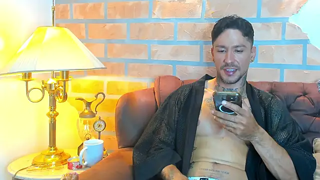 Snapshot of Dylanstonne chatting on January 30, 2025, 10:19 pm Dylanstonne online show from January 30, 2025, 10:19 pm