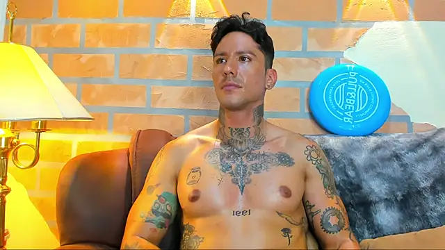 Snapshot of Dylanstonne chatting on February 25, 2025, 1:30 am Dylanstonne online show from February 25, 2025, 1:30 am