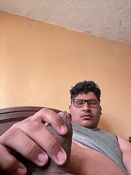 Snapshot of Ruk436 chatting on December 9, 2024, 8:33 pm Ruk436 online show from December 9, 2024, 8:33 pm