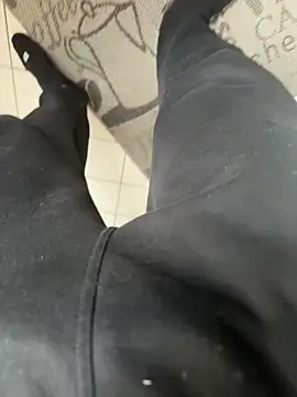 Snapshot of kareem0010 chatting on February 23, 2025, 10:49 am kareem0010 online show from February 23, 2025, 10:49 am