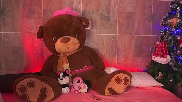 Snapshot of LeagueOfLovers chatting on December 23, 2024, 12:03 am LeagueOfLovers online show from December 23, 2024, 12:03 am