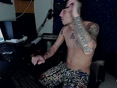 Snapshot of patrik_tattoo_ chatting on December 5, 2024, 12:52 am patrik tattoo online show from December 5, 2024, 12:52 am