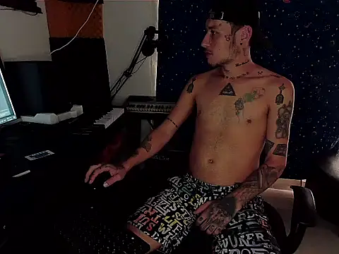 Snapshot of patrik_tattoo_ chatting on December 5, 2024, 1:06 pm patrik tattoo online show from December 5, 2024, 1:06 pm