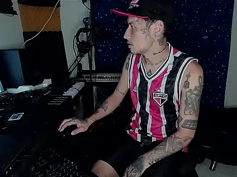 Snapshot of patrik_tattoo_ chatting on December 10, 2024, 12:17 am patrik tattoo online show from December 10, 2024, 12:17 am