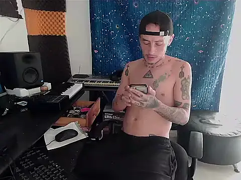 Snapshot of patrik_tattoo_ chatting on December 27, 2024, 7:03 pm patrik tattoo online show from December 27, 2024, 7:03 pm