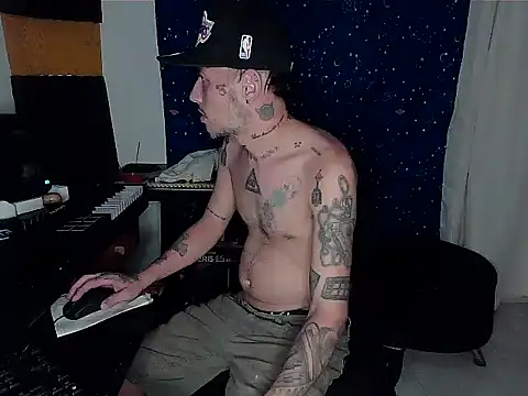 Snapshot of patrik_tattoo_ chatting on December 28, 2024, 5:02 am patrik tattoo online show from December 28, 2024, 5:02 am