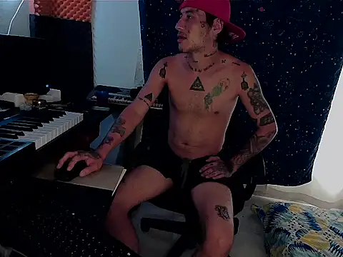 Snapshot of patrik_tattoo_ chatting on March 17, 2025, 1:29 pm patrik tattoo online show from March 17, 2025, 1:29 pm