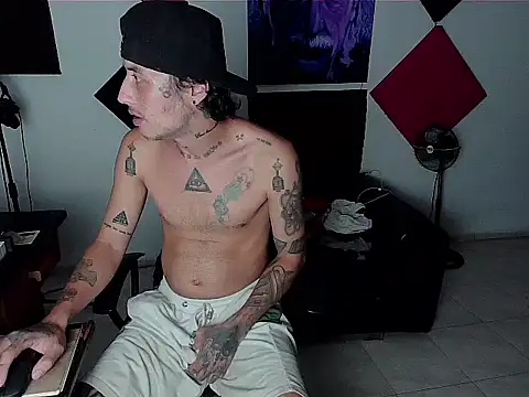 Snapshot of patrik_tattoo_ chatting on October 14, 2025, 10:32 pm patrik tattoo online show from October 14, 2025, 10:32 pm