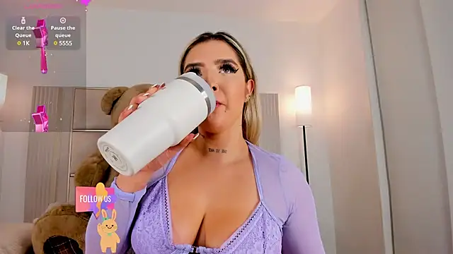 Snapshot of saraamiller_ chatting on February 22, 2025, 5:23 am saraamiller online show from February 22, 2025, 5:23 am