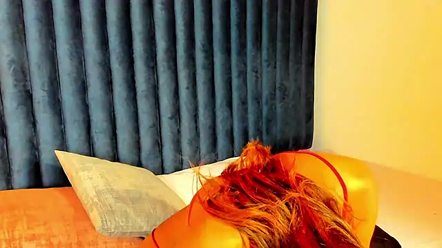 Snapshot of Lily_Miiller chatting on January 14, 2025, 5:45 pm Lily Miiller online show from January 14, 2025, 5:45 pm