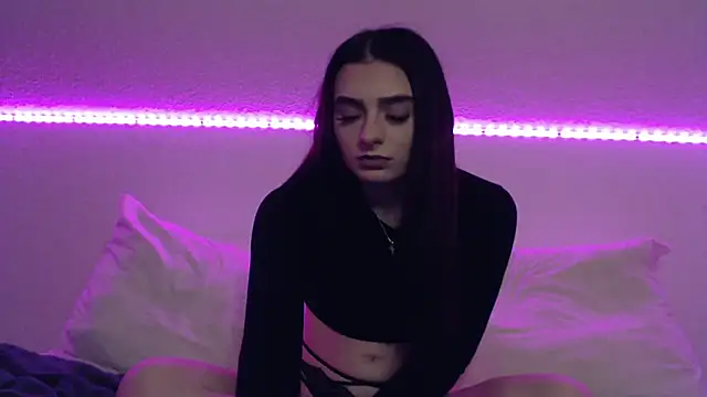 Snapshot of AdelinaAlia chatting on March 12, 2025, 9:35 pm AdelinaAlia online show from March 12, 2025, 9:35 pm