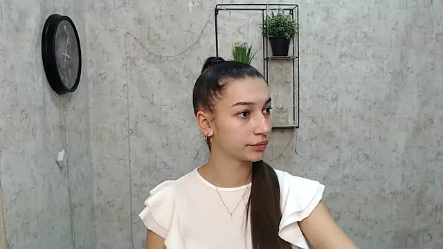 Snapshot of KarolinaRosse_ chatting on January 3, 2025, 6:55 am KarolinaRosse online show from January 3, 2025, 6:55 am